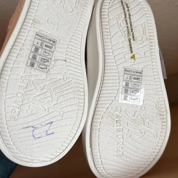 Size 7 Toddler Girls Blowfish Shoes - Picture 3 of 4